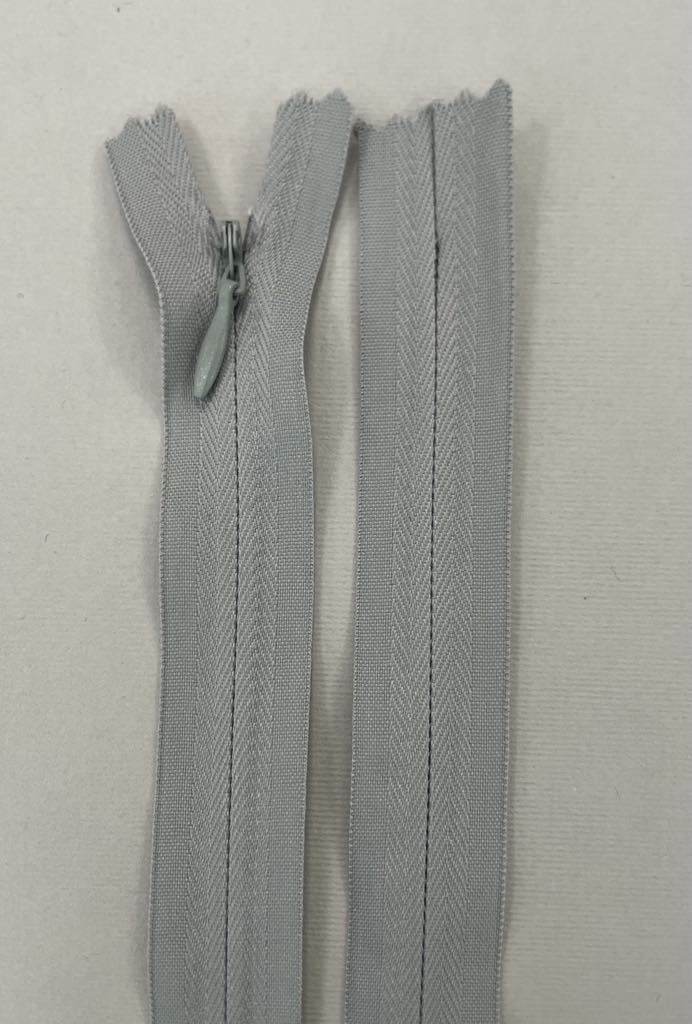 Paslėptas užtrauktukas "Pilkas", 20 cm Paslėptas užtrauktukas "Pilkas", 20 cm — siuvimo užtrauktukai | Trys Pelėdos