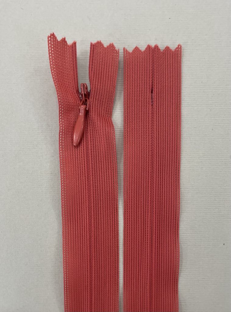 Paslėptas užtrauktukas "Plytinis", 18 cm Paslėptas užtrauktukas "Plytinis", 18 cm — siuvimo užtrauktukai | Trys Pelėdos