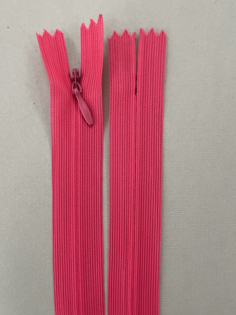 Paslėptas užtrauktukas "Rožinis", 30 cm Paslėptas užtrauktukas "Rožinis", 30 cm — siuvimo užtrauktukai | Trys Pelėdos