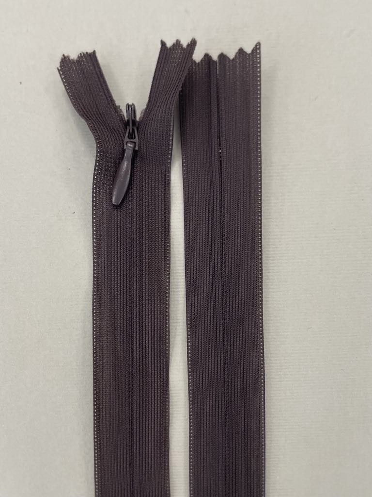 Paslėptas užtrauktukas "Rudas", 30 cm Paslėptas užtrauktukas "Rudas", 30 cm — siuvimo užtrauktukai | Trys Pelėdos