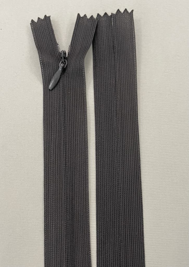 Paslėptas užtrauktukas "Rudas", 40 cm Paslėptas užtrauktukas "Rudas", 40 cm — siuvimo užtrauktukai | Trys Pelėdos