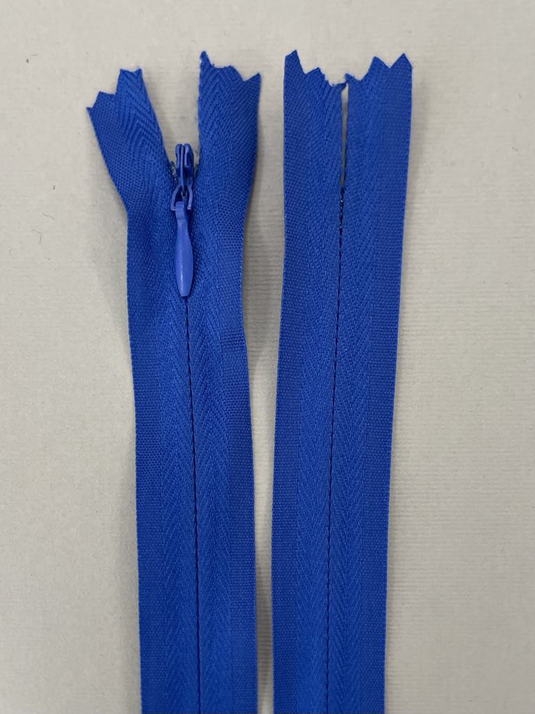 Paslėptas užtrauktukas "Ryškiai mėlynas", 25 cm Paslėptas užtrauktukas "Ryškiai mėlynas", 25 cm — siuvimo užtrauktukai | Trys Pelėdos