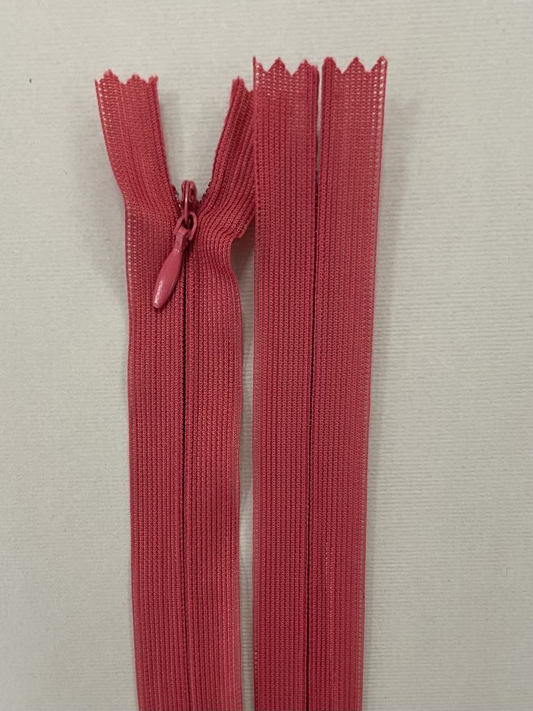 Paslėptas užtrauktukas "Šviesiai bordo", 40 cm — siuvimo užtrauktukai | Trys Pelėdos