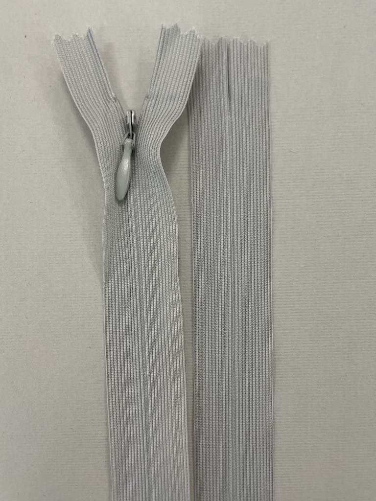 Paslėptas užtrauktukas "Šviesiai pilkas", 40 cm — siuvimo užtrauktukai | Trys Pelėdos