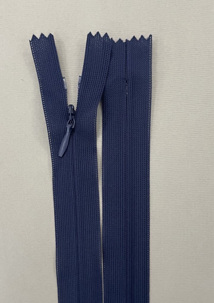Paslėptas užtrauktukas "Tamsiai mėlynas", 40 cm — siuvimo užtrauktukai | Trys Pelėdos