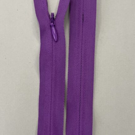 Paslėptas užtrauktukas "Violetinis", 30 cm — siuvimo užtrauktukai | Trys Pelėdos