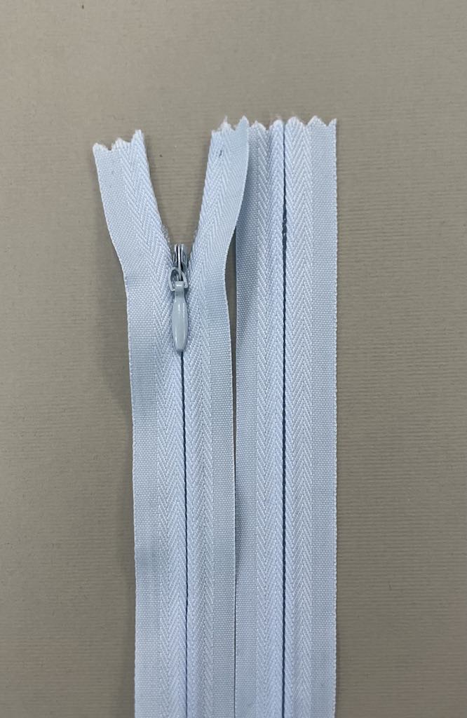 Paslėptas užtrauktukas "Žydras", 30 cm Paslėptas užtrauktukas "Žydras", 30 cm — siuvimo užtrauktukai | Trys Pelėdos