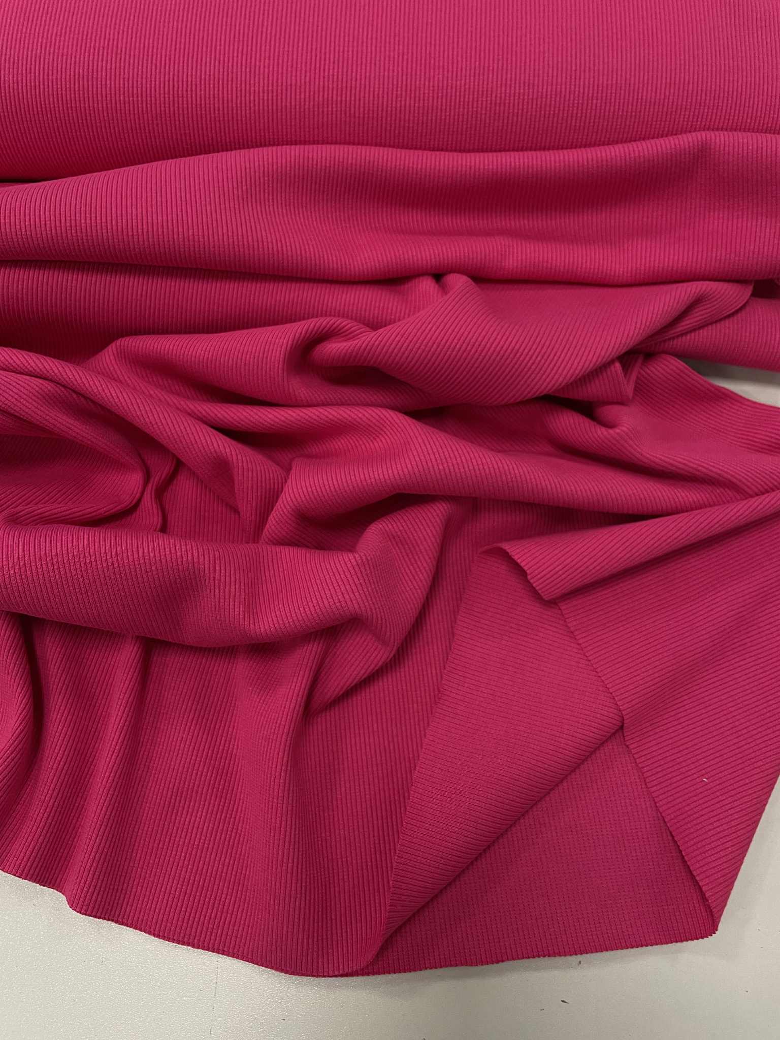 Plonesnis rib trikotažas Fuchsia Plonesnis rib trikotažas Fuchsia — trikotažas | Trys Pelėdos