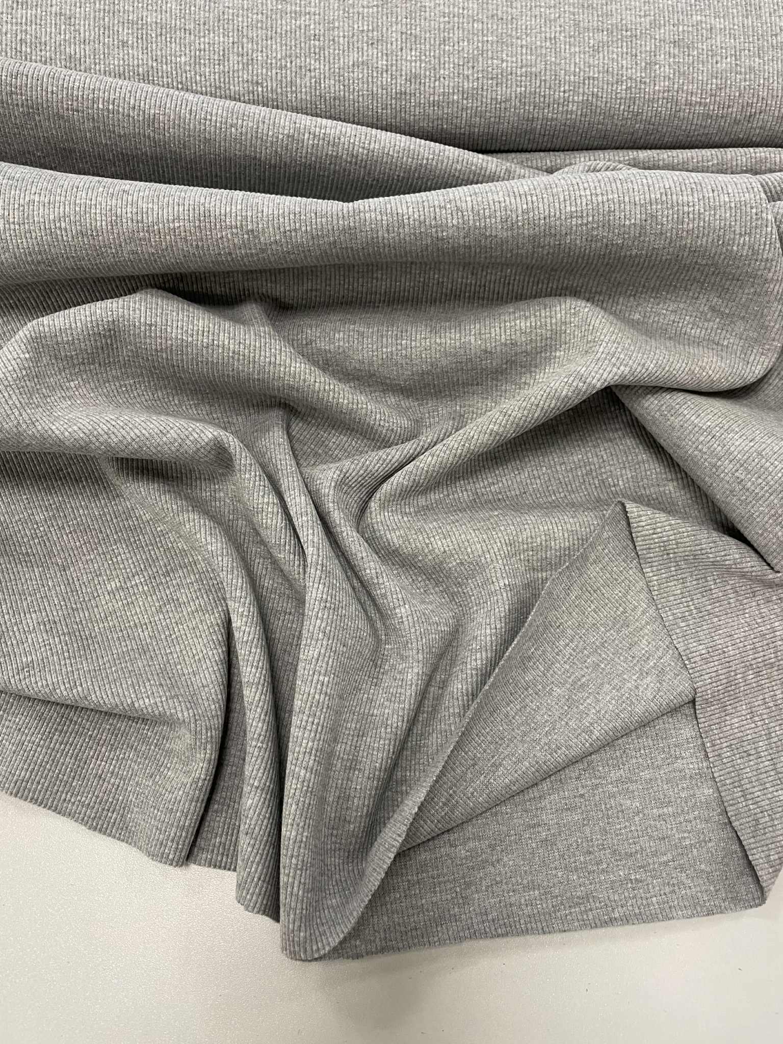 Plonesnis rib trikotažas Melange grey Plonesnis rib trikotažas Melange grey — trikotažas | Trys Pelėdos