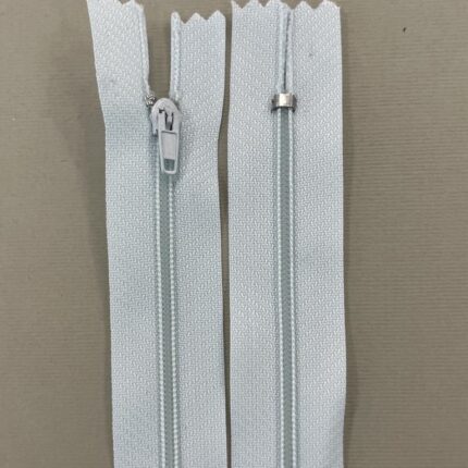 Spiralinis fiksuojamas užtrauktukas "Melsvas", 18 cm — siuvimo užtrauktukai | Trys Pelėdos