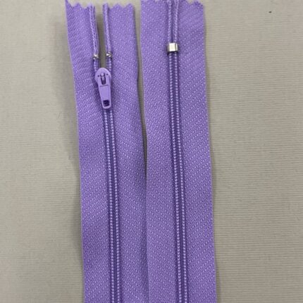Spiralinis fiksuojamas užtrauktukas "Ryškiai alyvinis", 18 cm — siuvimo užtrauktukai | Trys Pelėdos