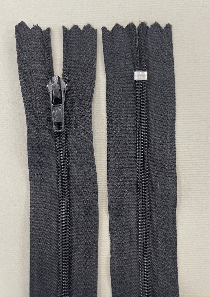 Spiralinis užtrauktukas "Juodas", 10 cm Spiralinis užtrauktukas "Juodas", 10 cm — siuvimo užtrauktukai | Trys Pelėdos