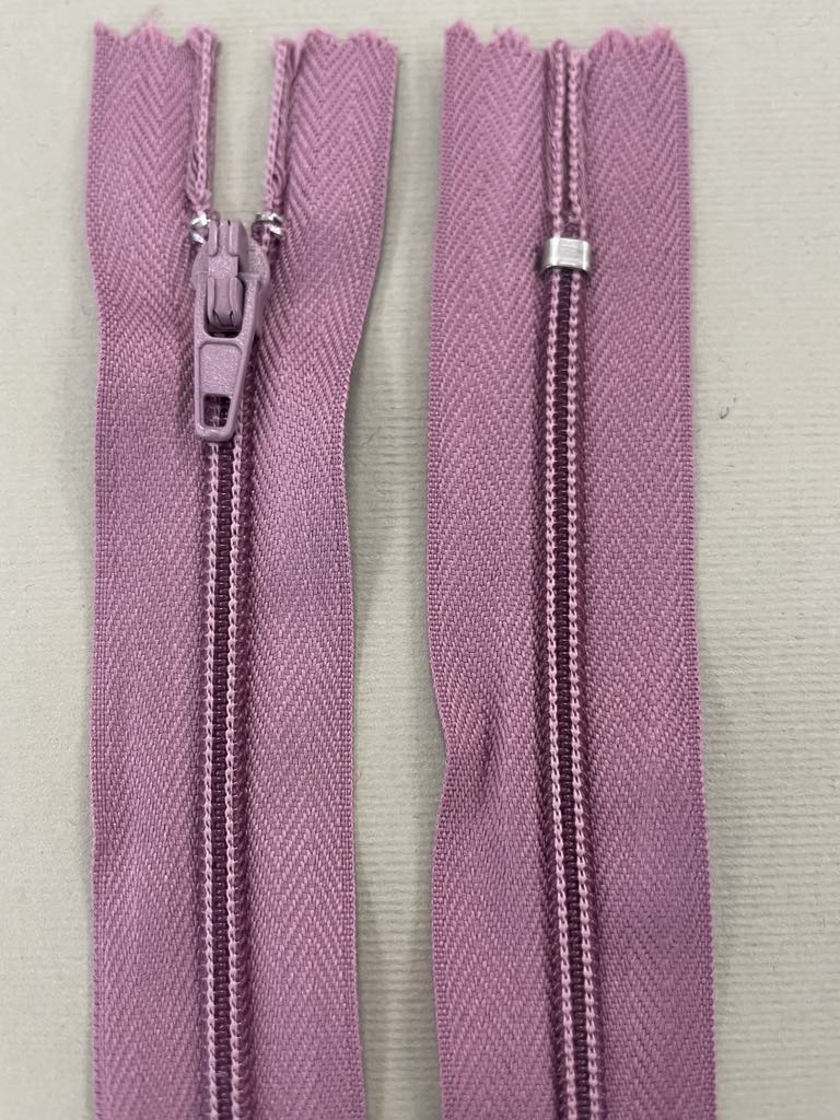 Spiralinis užtrauktukas Pelenų rožė, 10 cm Spiralinis užtrauktukas Pelenų rožė, 10 cm — siuvimo užtrauktukai | Trys Pelėdos
