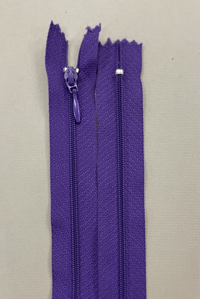 Spiralinis užtrauktukas "Violetinis", 18 cm Spiralinis užtrauktukas "Violetinis", 18 cm — siuvimo užtrauktukai | Trys Pelėdos