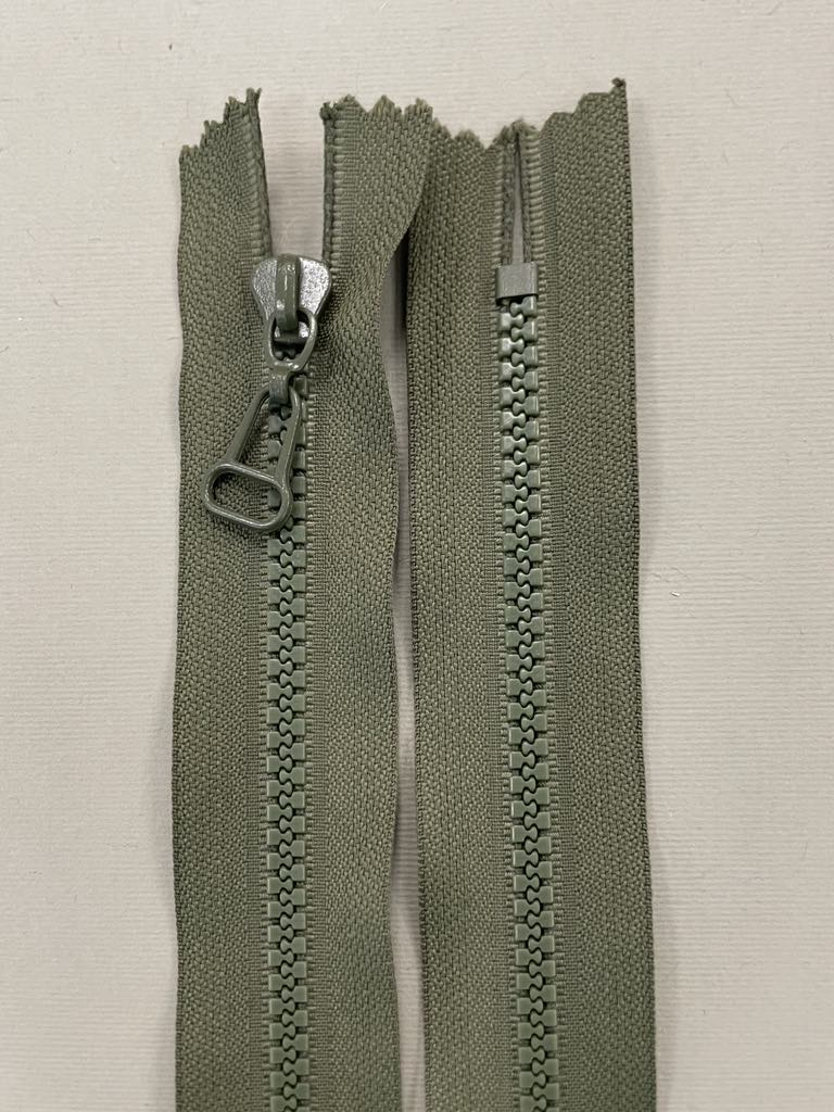 Užtrauktukas "Chaki", 18 cm Užtrauktukas "Chaki", 18 cm — siuvimo užtrauktukai | Trys Pelėdos