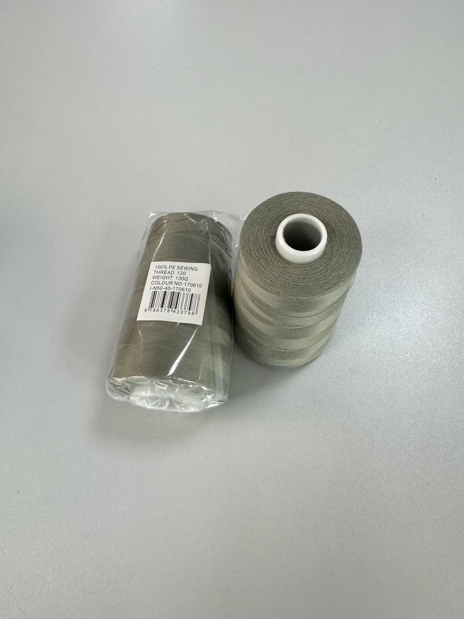 Siuvimo siūlai HARD Žalsvai Pilki 170610 Siuvimo siūlai HARD Žalsvai Pilki 170610