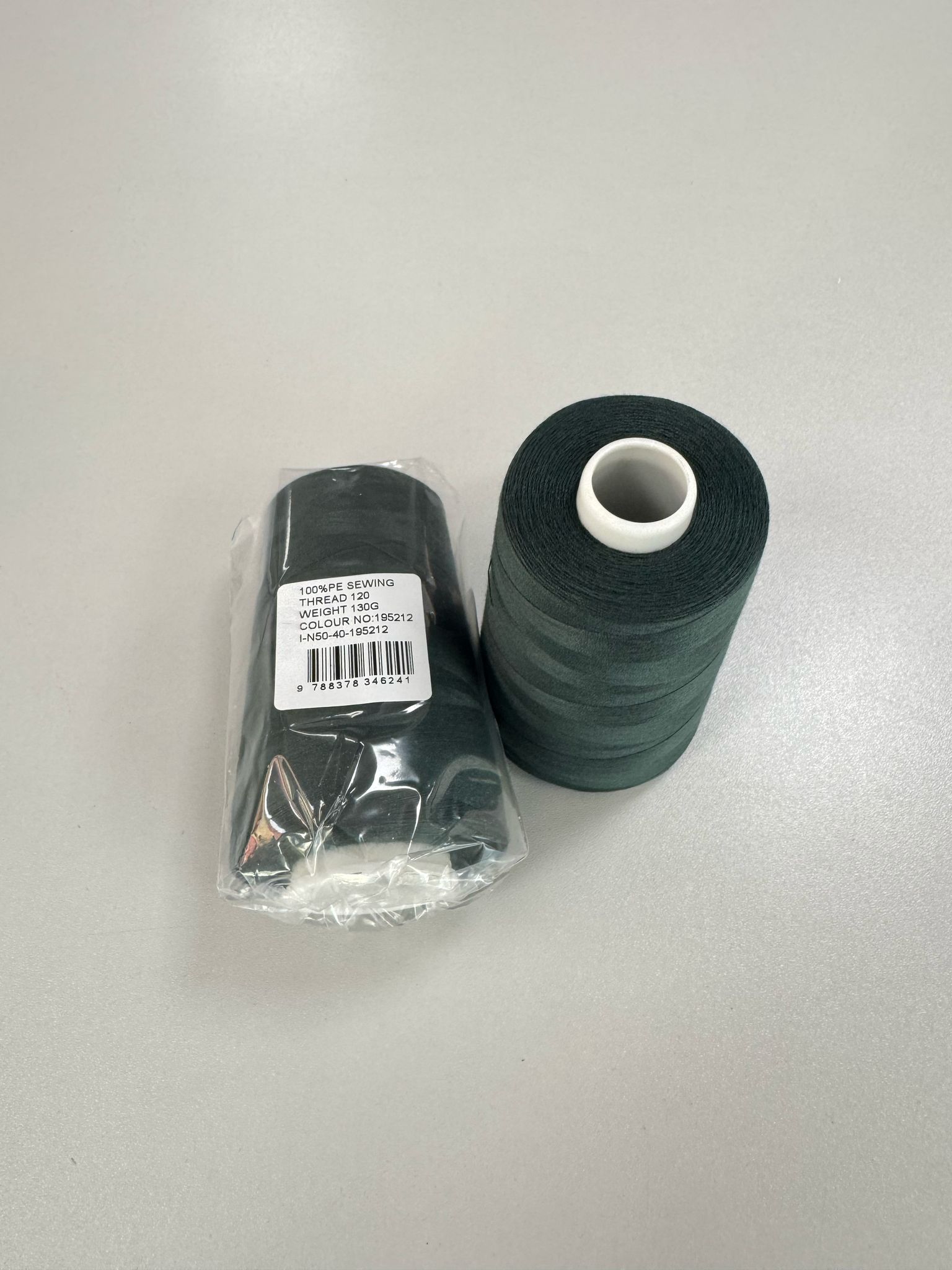 Siuvimo siūlai HARD Labai Tamsiai Žali 195212 Siuvimo siūlai HARD Labai Tamsiai Žali 195212