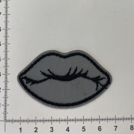 Prisiuvama Termoaplikacija Pilkos lūpos