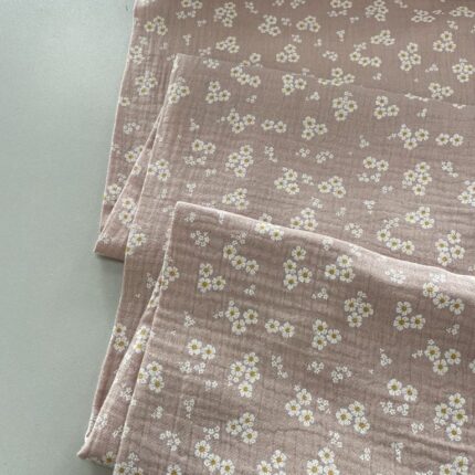 Medvilninis double gauze muslinas Smulkios Ramunėlės pelenų rožė