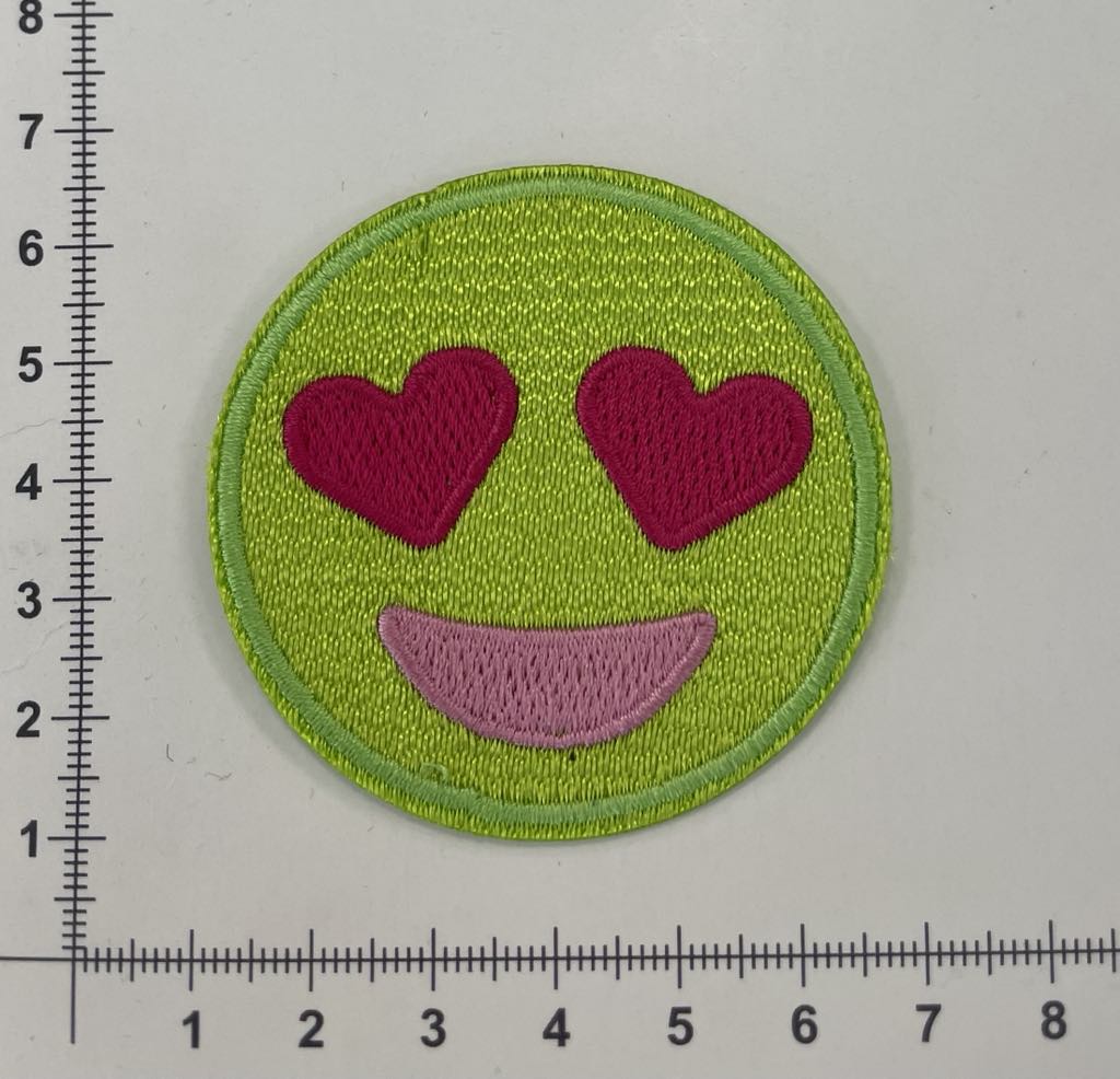 Prisiuvama Termoaplikacija Šypsenėlė Širdutės akimis Prisiuvama Termoaplikacija Šypsenėlė Širdutės akimis