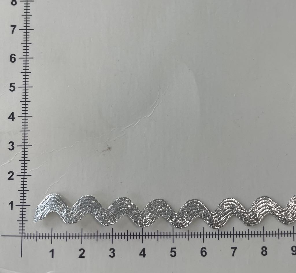 Dekoratyvinė ZIG ZAG juostelė, 3 mm sidabrinė blizgi (2 nuotr.) — siuvimo juostelė | Trys Pelėdos