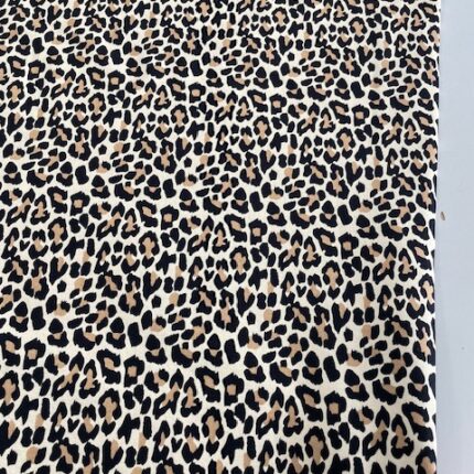Pašiltintas, nestoras trikotažas su skaitmenine spauda Smulkus leopardo raštas