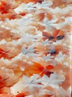 Pašiltintas, nestoras trikotažas su skaitmenine spauda Klevo lapai