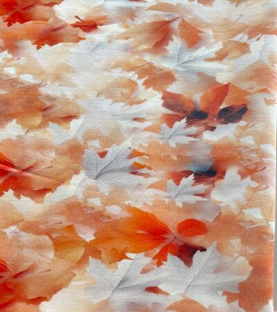 Pašiltintas, nestoras trikotažas su skaitmenine spauda Klevo lapai