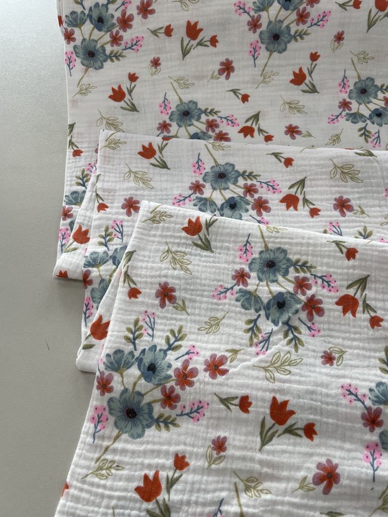 Medvilninis double gauze muslinas Gėlių puokštė baltas Medvilninis double gauze muslinas Gėlių puokštė baltas