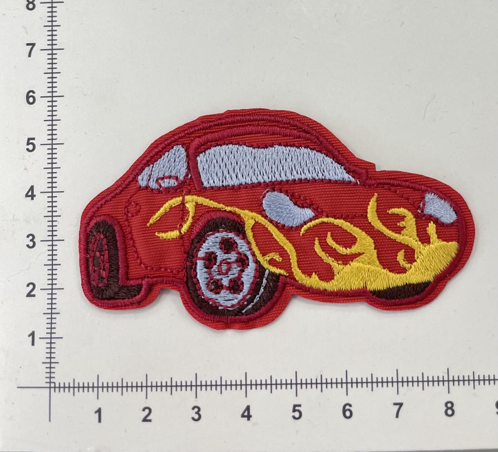 Prisiuvama Termoaplikacija Automobiliukas Raudonas Prisiuvama Termoaplikacija Automobiliukas Raudonas — siuvimo aplikacijos | Trys Pelėdos