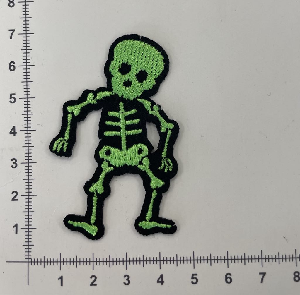 Prisiuvama Termoaplikacija Skeletas Prisiuvama Termoaplikacija Skeletas — siuvimo aplikacijos | Trys Pelėdos