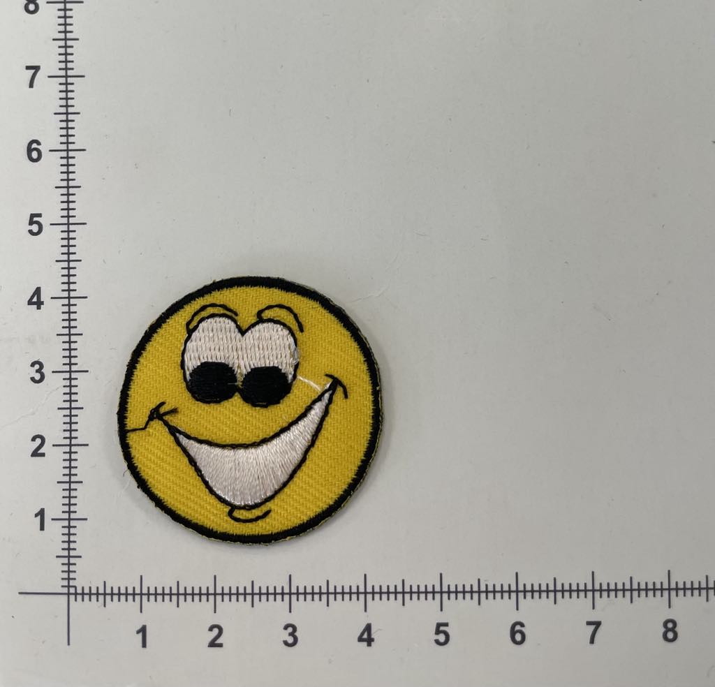 Prisiuvama Termoaplikacija Smile Geltonas Prisiuvama Termoaplikacija Smile Geltonas — siuvimo aplikacijos | Trys Pelėdos
