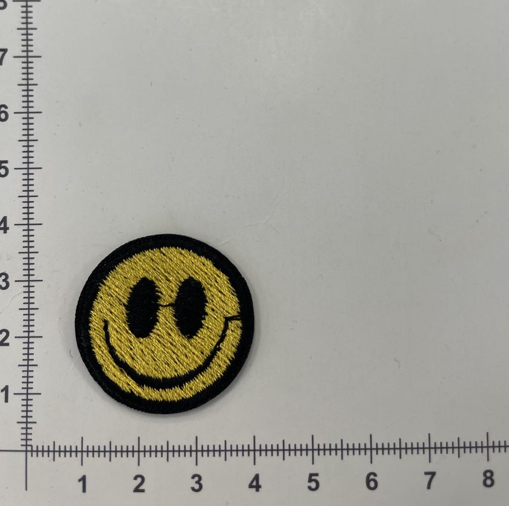 Prisiuvama Termoaplikacija Smile Geltonas Prisiuvama Termoaplikacija Smile Geltonas — siuvimo aplikacijos | Trys Pelėdos