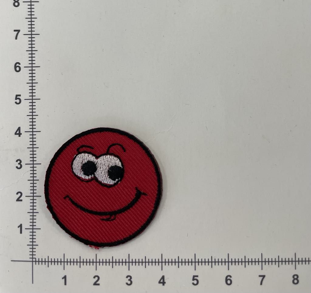 Prisiuvama Termoaplikacija Smile Raudonas Prisiuvama Termoaplikacija Smile Raudonas — siuvimo aplikacijos | Trys Pelėdos