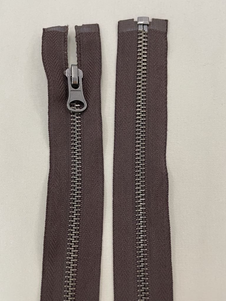 Metalinis išsegamas užtrauktukas "Rudas", 60 cm Metalinis išsegamas užtrauktukas "Rudas", 60 cm — siuvimo užtrauktukai | Trys Pelėdos