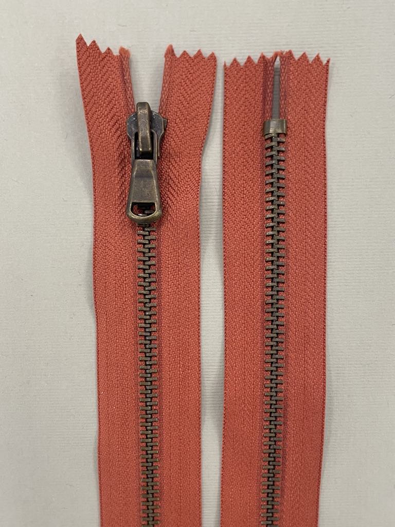 Metalinis užtrauktukas "Plytinis", 16 cm Metalinis užtrauktukas "Plytinis", 16 cm — siuvimo užtrauktukai | Trys Pelėdos
