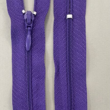 Spiralinis fiksuojamas užtrauktukas "Violetinis", 14 cm — siuvimo užtrauktukai | Trys Pelėdos