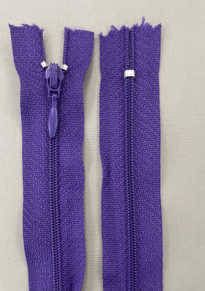 Spiralinis fiksuojamas užtrauktukas "Alyvinis", 14 cm Spiralinis fiksuojamas užtrauktukas "Violetinis", 14 cm — siuvimo užtrauktukai | Trys Pelėdos