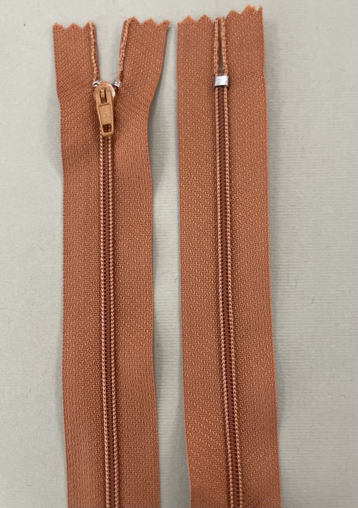 Spiralinis fiksuojamas užtrauktukas "Garstyčios", 14 cm Spiralinis fiksuojamas užtrauktukas "Garstyčios", 14 cm — siuvimo užtrauktukai | Trys Pelėdos