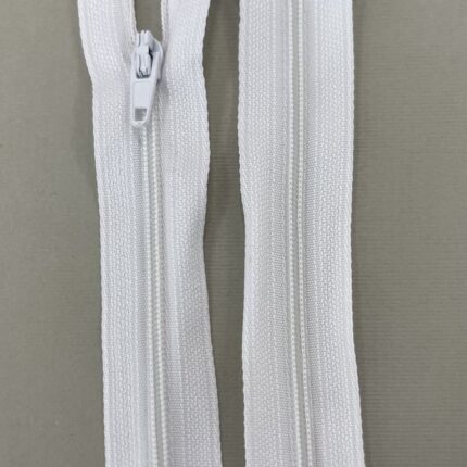 Spiralinis išsegamas užtrauktukas "Baltas", 45 cm — siuvimo užtrauktukai | Trys Pelėdos