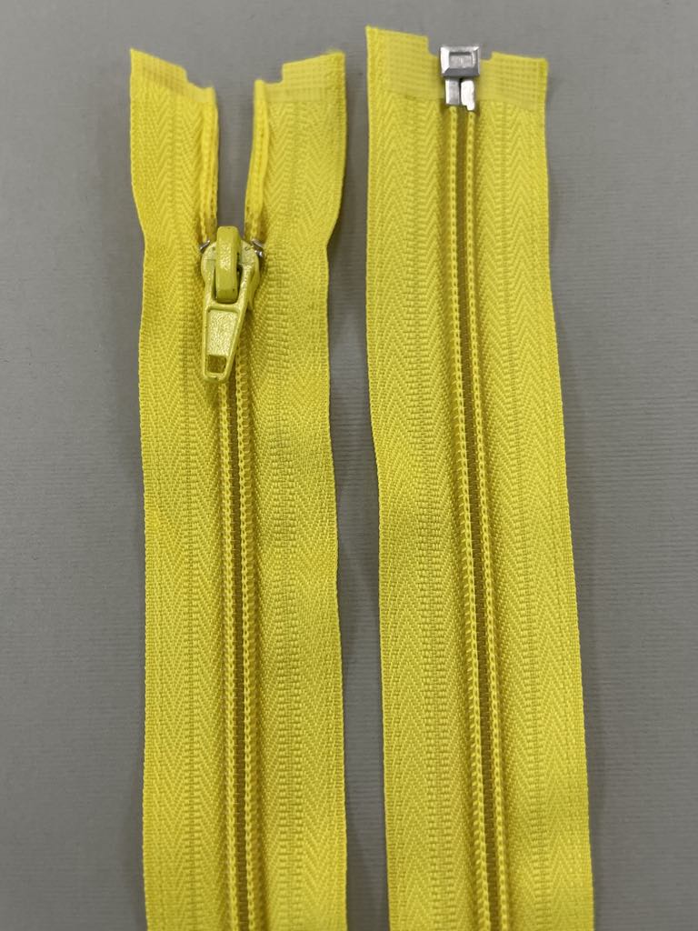 Spiralinis išsegamas užtrauktukas "Geltonas", 30 cm Spiralinis išsegamas užtrauktukas "Geltonas", 30 cm — siuvimo užtrauktukai | Trys Pelėdos