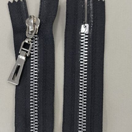 Spiralinis išsegamas užtrauktukas "Juodas/sidabrinis", 65 cm — siuvimo užtrauktukai | Trys Pelėdos