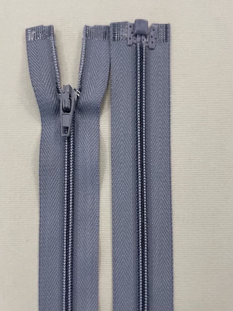 Spiralinis išsegamas užtrauktukas "Pilkas", 35 cm Spiralinis išsegamas užtrauktukas "Pilkas", 35 cm — siuvimo užtrauktukai | Trys Pelėdos