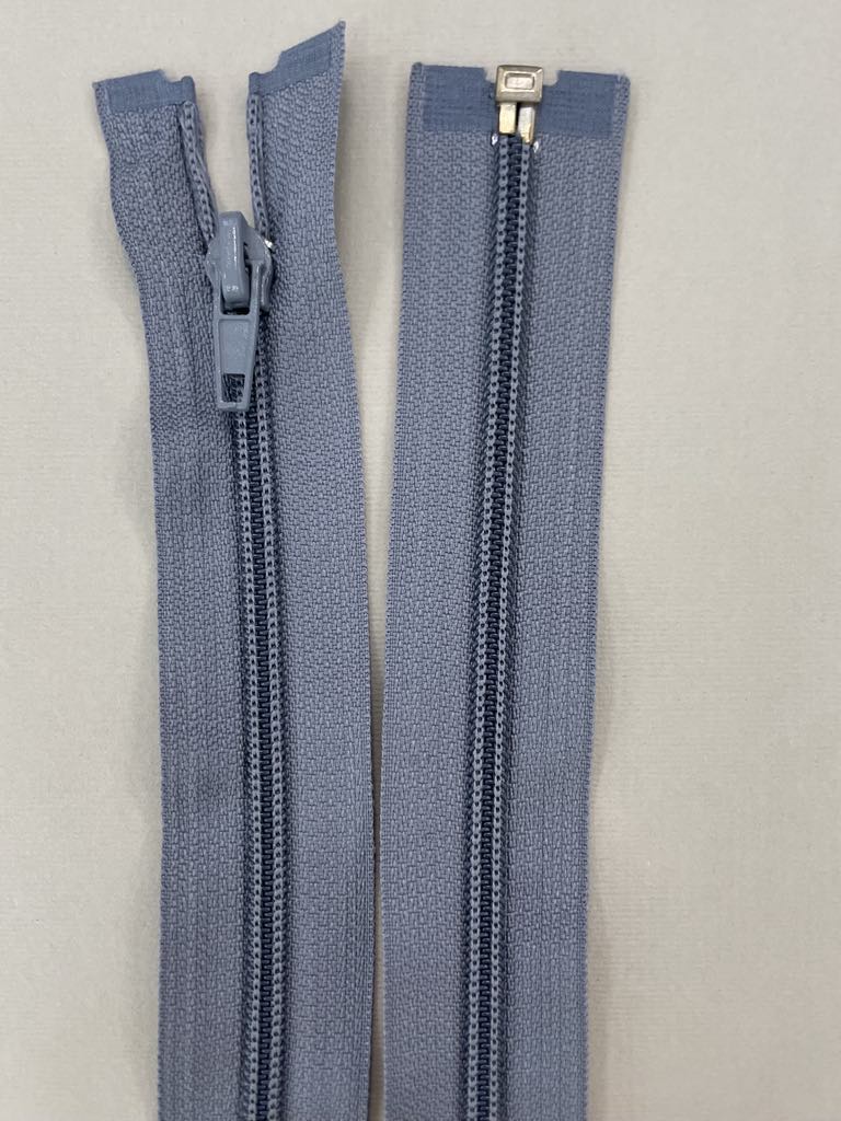 Spiralinis išsegamas užtrauktukas "Pilkas", 60 cm Spiralinis išsegamas užtrauktukas "Pilkas", 60 cm — siuvimo užtrauktukai | Trys Pelėdos