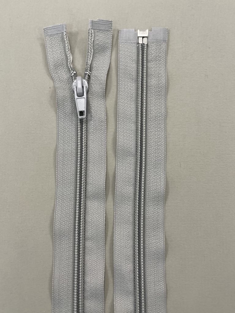 Spiralinis išsegamas užtrauktukas "Pilkšvas", 45 cm Spiralinis išsegamas užtrauktukas "Pilkšvas", 45 cm — siuvimo užtrauktukai | Trys Pelėdos