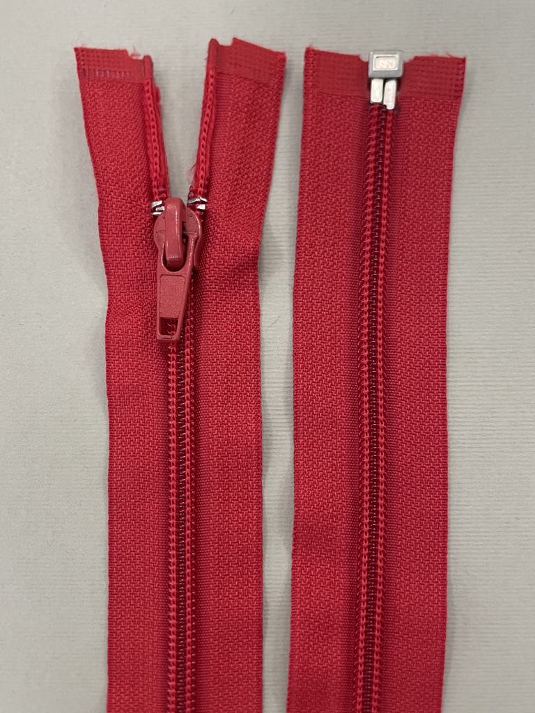 Spiralinis išsegamas užtrauktukas "Raudonas", 30 cm Spiralinis išsegamas užtrauktukas "Raudonas", 30 cm — siuvimo užtrauktukai | Trys Pelėdos