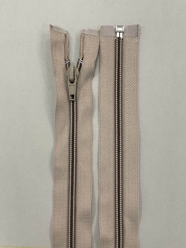 Spiralinis išsegamas užtrauktukas "Smėlio", 45 cm — siuvimo užtrauktukai | Trys Pelėdos