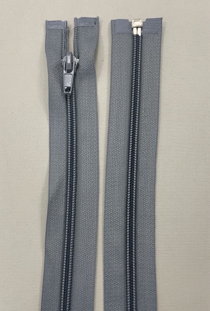 Spiralinis išsegamas užtrauktukas "Šviesiai pilkas", 25 cm Spiralinis išsegamas užtrauktukas "Šviesiai pilkas", 25 cm — siuvimo užtrauktukai | Trys Pelėdos