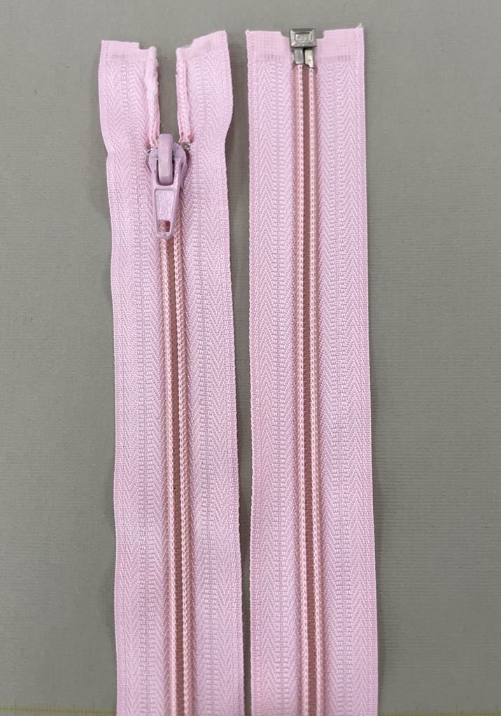 Spiralinis išsegamas užtrauktukas "Šviesiai rožinis", 35 cm Spiralinis išsegamas užtrauktukas "Šviesiai rožinis", 35 cm — siuvimo užtrauktukai | Trys Pelėdos