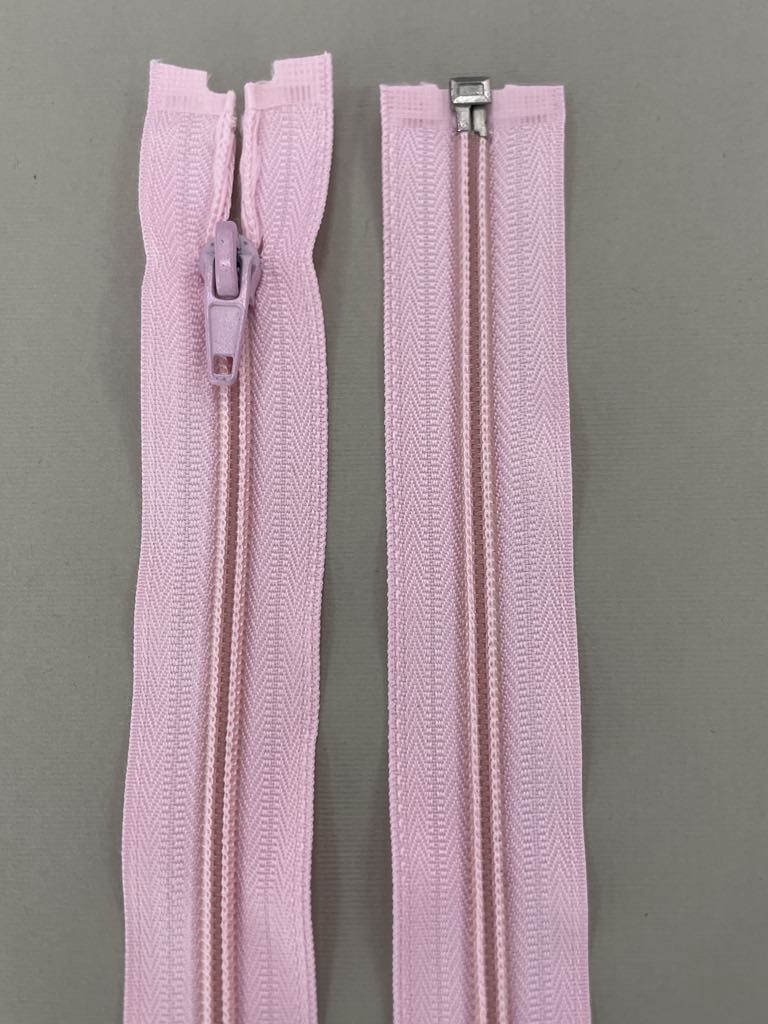 Spiralinis išsegamas užtrauktukas "Šviesiai rožinis", 45 cm Spiralinis išsegamas užtrauktukas "Šviesiai rožinis", 40 cm — siuvimo užtrauktukai | Trys Pelėdos